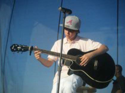 KVUPYOKSHQNEQYTZEAQ - justin biber