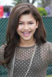 49333018_VKAZTVAFC - poze cu zendaya coleman