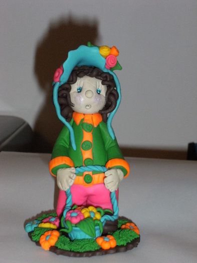 fetita cu cosulet fimo 014