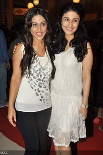 Hina-Khan-and-Ragini-Khanna-during-the-1000-episode-completion-bash-of-popular-show-Yeh-Rishta-Kya-K - HINA KHAN_poze_2012_2013_2014