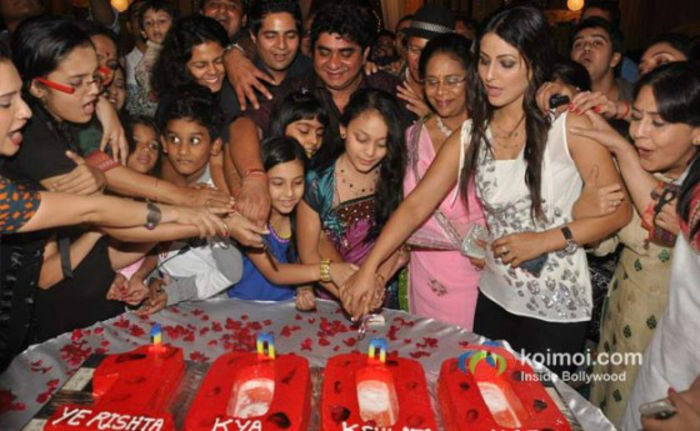 Karan-Mehra-Rajan-Shahi-Hina-Khan-At-Yeh-Rishta-Kya-Kehlata-Hai-1000-Episodes-Bash-560x345 - HINA KHAN_poze_2012_2013_2014