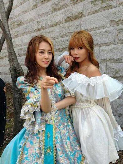 gayoon anf hyuna - 4 Minute