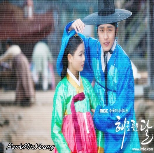 »★` Luna Îmbrățișează soarele