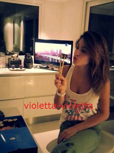 3145395498_1_6_W8MxOFVo - Violeta In realitate