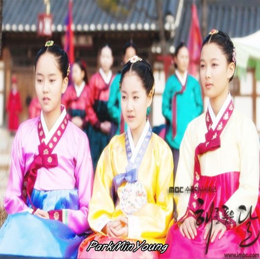 »★` Luna Îmbrățișează soarele