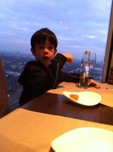 401039_290788477636308_598806510_n