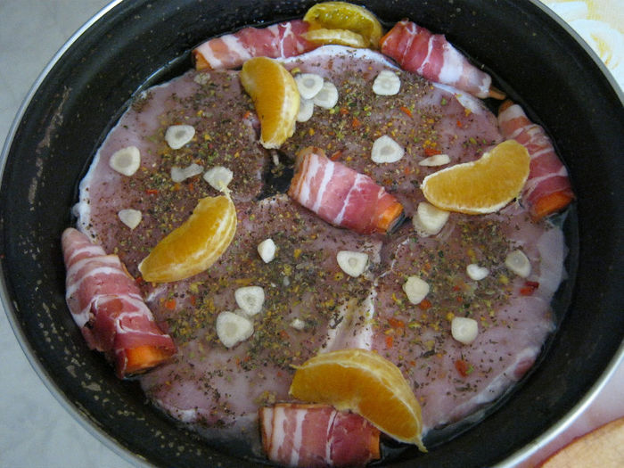 cotlet cu rulouri de bacon si portocale - CULINAR