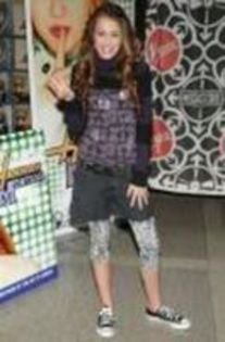 88798661_QGDBQFC3 - miley cyurs