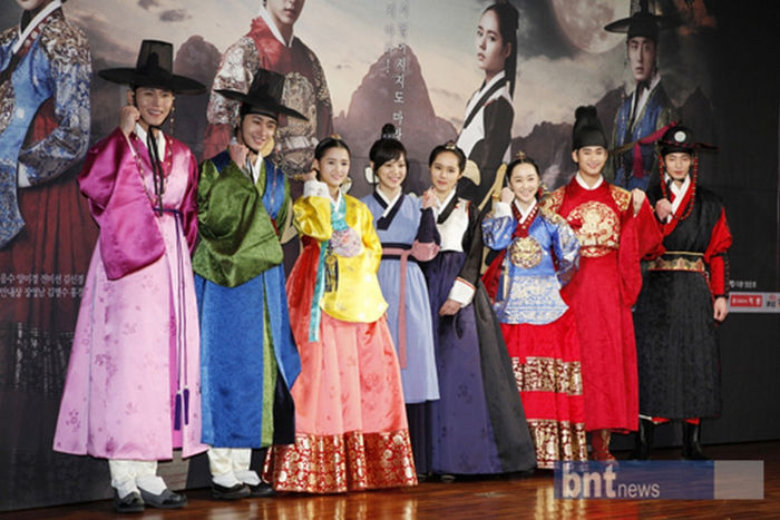 20120102-The-Moon-That-Embraces-The-Sun - The Moon That Embraces the Sun - Joseon