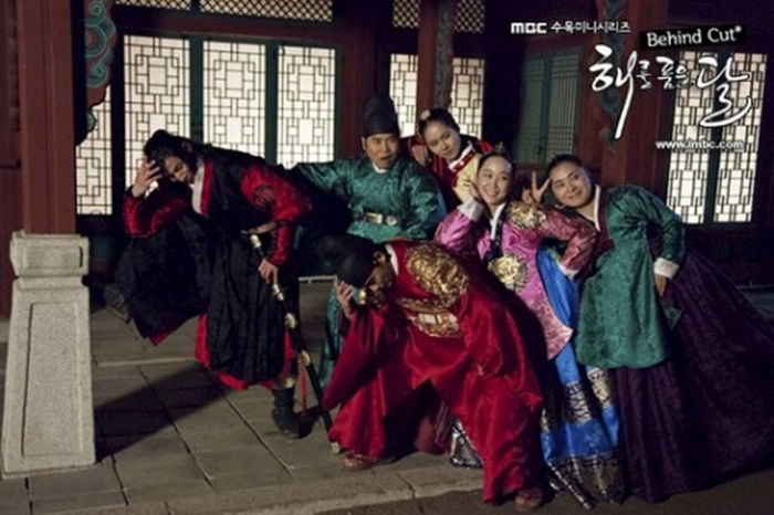 The Moon That Embraces the Sun  in-gang-pose