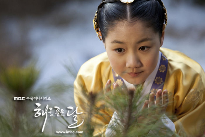 The_Moon_Embracing_The_Sun-006 - The Moon That Embraces the Sun - Joseon