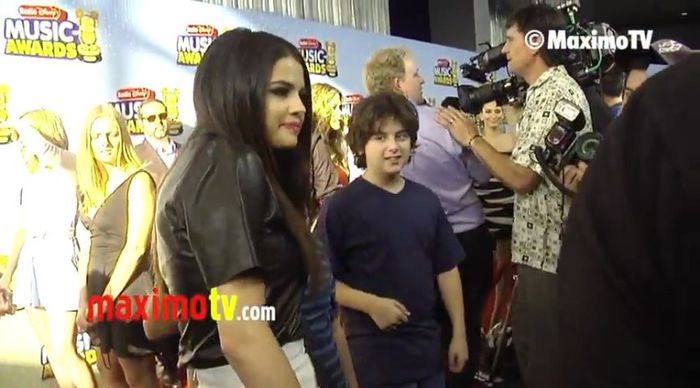 bscap0101 - xX_2013 Radio Disney Music Awards Red Carpet Arrivals