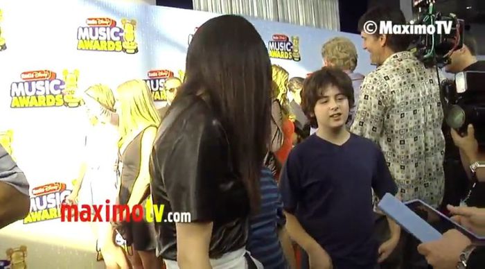 bscap0105 - xX_2013 Radio Disney Music Awards Red Carpet Arrivals