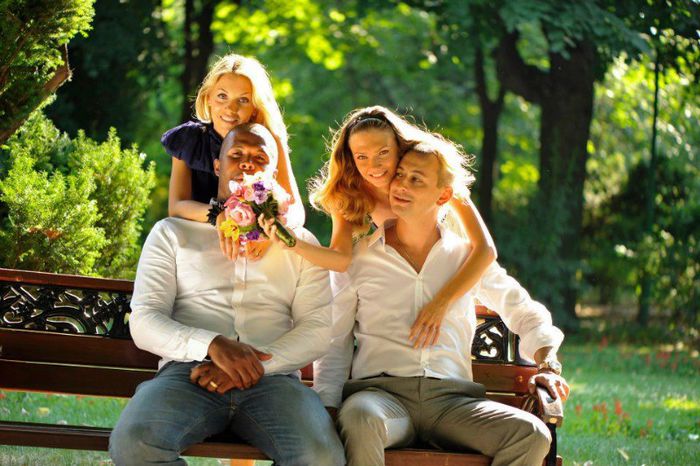 526608_353135504798306_589694602_n