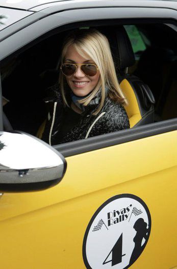 549742_353149764796880_1055675137_n