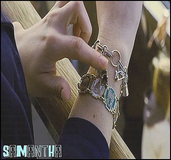 ;; Dimineata pe la 9:00. . La Josh in camera. . .