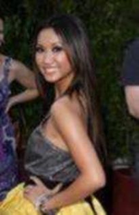 45706511_YBPAAEHGW - brenda song