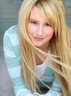 45077990_VINOAZQMH - poze cu ashley tisdale