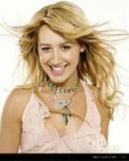 71824201_XBPGCTY3 - poze cu ashley tisdale