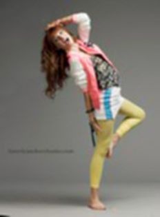 71830535_QGYRSOS - poze cu bella thorne