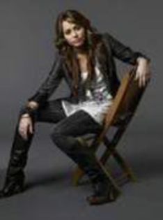45244562_WLCCJFUFQ - miley cyurs