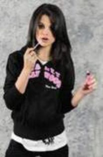 45076270_UKOOUBDBR - poze cu selena gomez