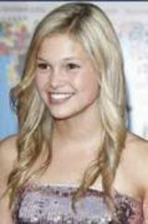 80916925_DPTKSMT - poze cu olivia holt