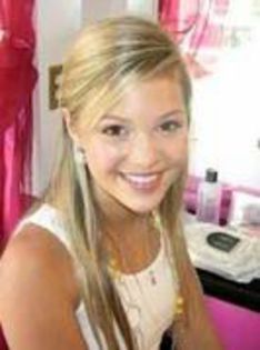 80916930_APGROHD - poze cu olivia holt