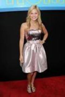 80916940_CQUTFGH - poze cu olivia holt