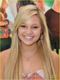 80916942_TYMEHPH3 - poze cu olivia holt