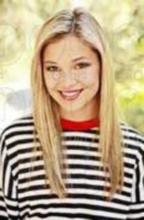 80916947_YLCELPJ3 - poze cu olivia holt