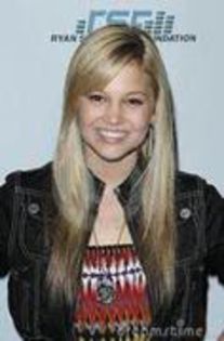 80916967_ITIKEKE - poze cu olivia holt