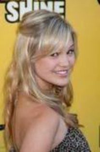 80916982_JQOFOPC - poze cu olivia holt