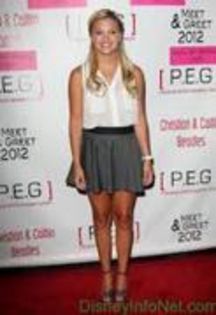 80917019_ALSSYKU3 - poze cu olivia holt