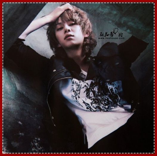 # {Fuge la Heebum si il ia in brate} Ce dracu sa intamplat? ;~; {dandui lacrimile}