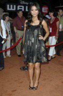 RXRCUTOFZMJJSKNONRI - brenda song