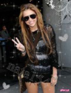 36596016_ZEHEXMUNQ - glitter miley cyurs
