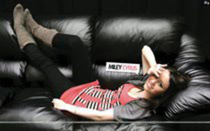 36596639_ZPKXSAXVN - miley cyurs
