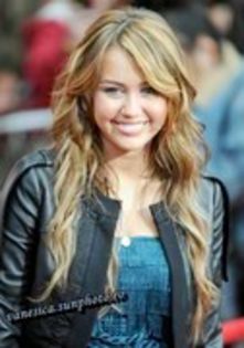 36596682_ZNKDHIHUT - miley cyurs