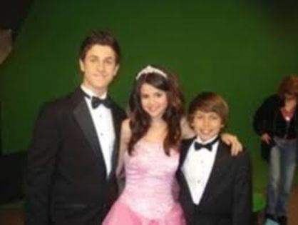 images (1) - magicienii din waverly place