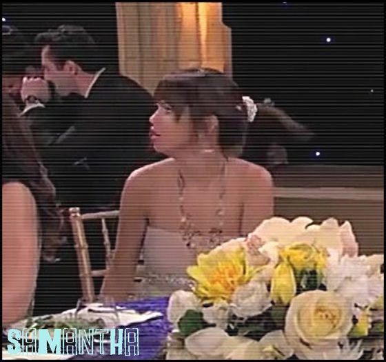 O_O * se da pe un scaun langa Nina * Justin.. o_o