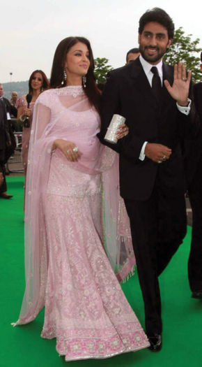Aishwarya rai cu sotul ei - SURPRIZA_3_CUPLURI CELEBRE
