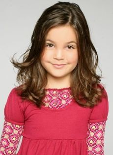 bailee-madison-891538l - Maxine