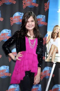 Bailee-Madison-Cute-At-Planet-Hollywood-PHOTOS-4 - Maxine