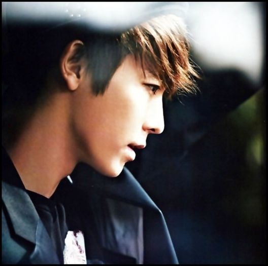 #. Cum vrei :))...Hyung...parca ziceai ca or sa treaca pe aici -_-..