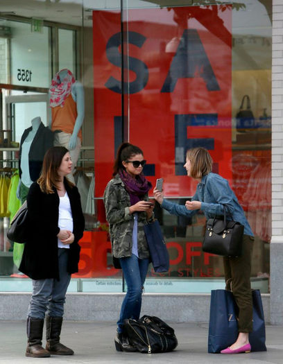 2 - Selena and her mom Mandy-Zara was shopping---01 May 2013