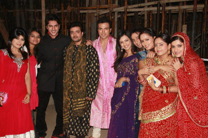 380324_228539437245985_1732949272_n