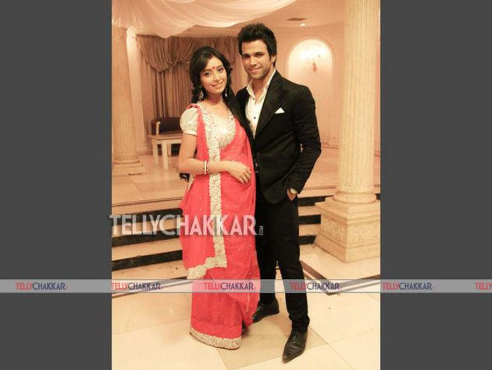 536918_334826949950566_310980514_n - 2-Asha Negi si Rithvik Dahajan