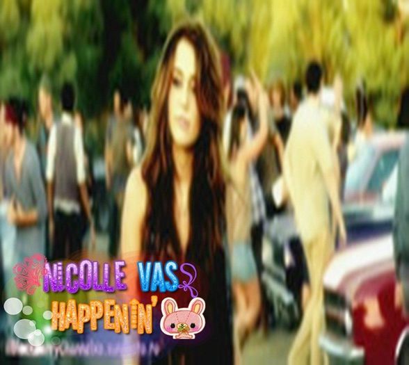 ➸ ∞; # Deschide usa la perete # Heii ... sa vedem noi fete ? # click; se uita la ele ..si zambeste brusc :)
