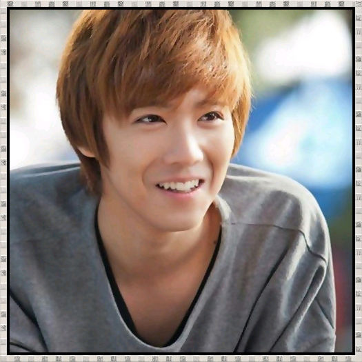 <<.. pai.. [isi drege glasul] ..Cum sa nu o placi? :-" ..